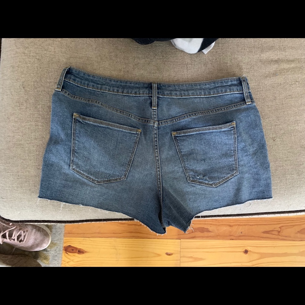 Universal Thread Distressed Shorts - Picture 2 of 2